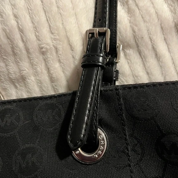 Black MICHAEL Kors Jet Set Tote Bag with Signature Canvas Print - Picture 9 of 16